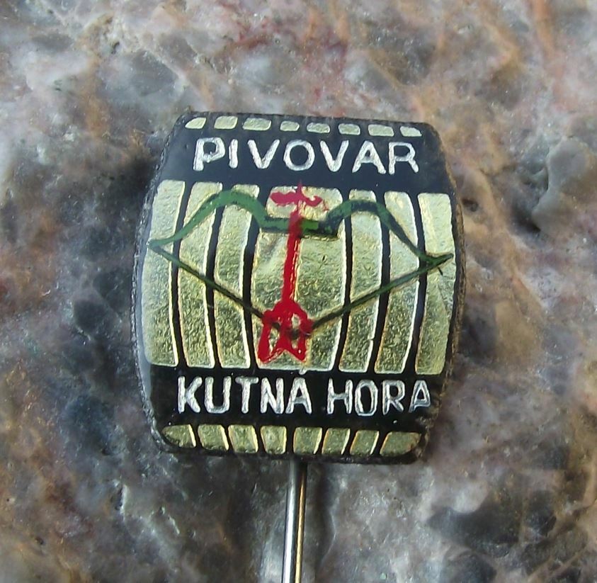 Antique Kutna Hora Czechoslovakia Brewery Beer Lager Bow Arrow Logo Pin Badge - Badgecrazy