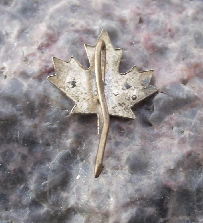 Antique Golden Colour Canada Maple Leaf National Canadian Emblem Motif Pin Badge - Badgecrazy