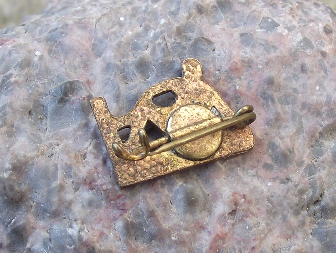 Vintage UISP Italy Sports Union Communist Athletics Discobolus Pin Badge - Badgecrazy