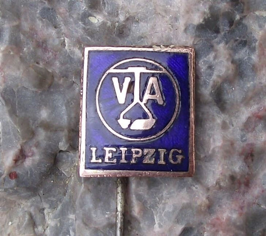Vintage VTA VEB Verlade Transportanlagenbau Leipzig Lifting Cranes DDR Pin Badge
