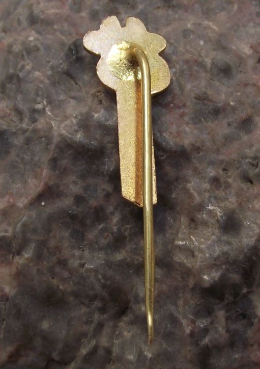 1976 Rare Classic Pez Club of Croatia Friendly Smiling Green Bull Cow Pin Badge - Badgecrazy