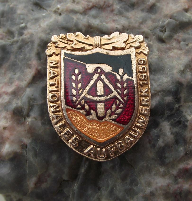 1959 Aufbauwerk NAW East Germany National Front DDR Compass Gold Pin Badge - Badgecrazy