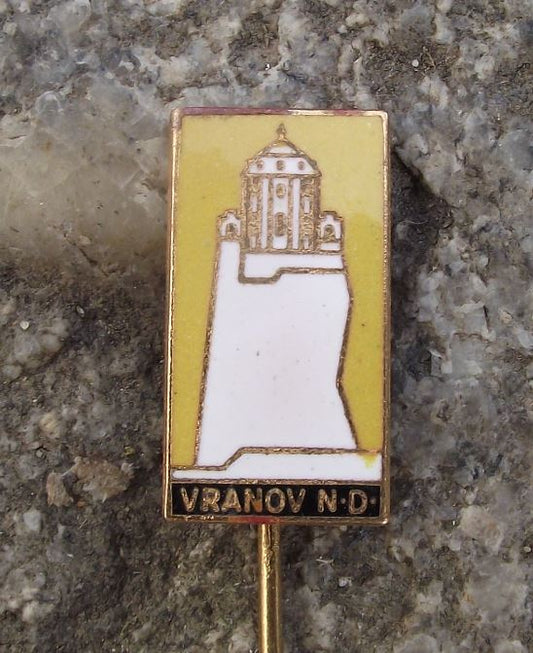 Vranov nad Dyji Chateau Castle Czechoslovakia Tourist Palace Souvenier Pin Badge