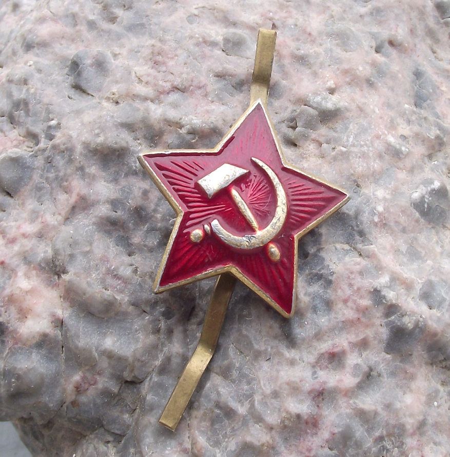 Vintage Soviet Hammer & Sickle Communist Star Russian Military Uniform Badge - Badgecrazy