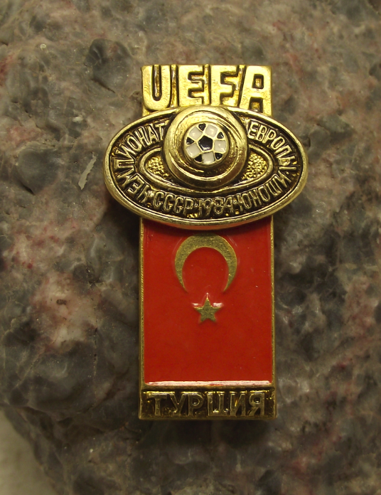 1984 UEFA European Football Championships Turkey Team Soccer Flag Pin Badge - Badgecrazy