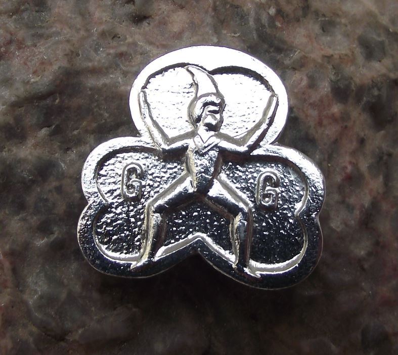 1970s Girl Guides Association of Great Britain Trefoil Brownie Man Pin Badge - Badgecrazy