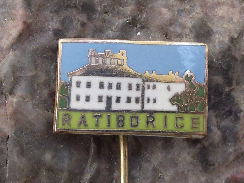 Ratiborice Chateau Castle Palace Czech Baroque Tourist Souvenier Pin Badge - Badgecrazy
