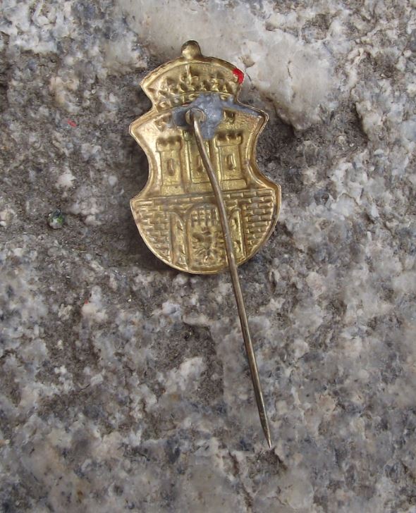 Antique Krakow Poland Walled Castle City Crown Heraldic Crest Tourist Pin Badge - Badgecrazy
