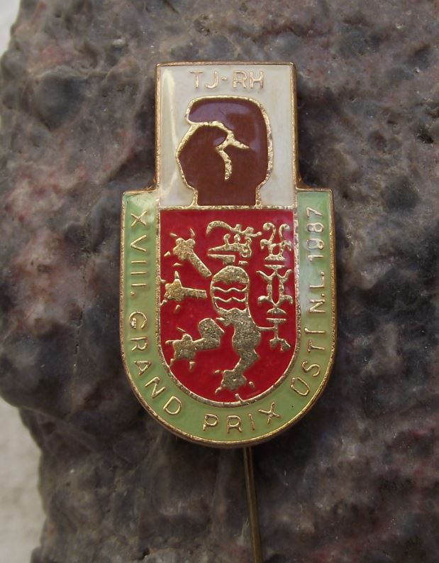 1987 Czechoslovakia Boxing Title Fight Usti nad Labem Glove Lion Pin Badge - Badgecrazy