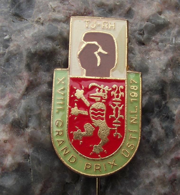 1987 Czechoslovakia Boxing Title Fight Usti nad Labem Glove Lion Pin Badge - Badgecrazy