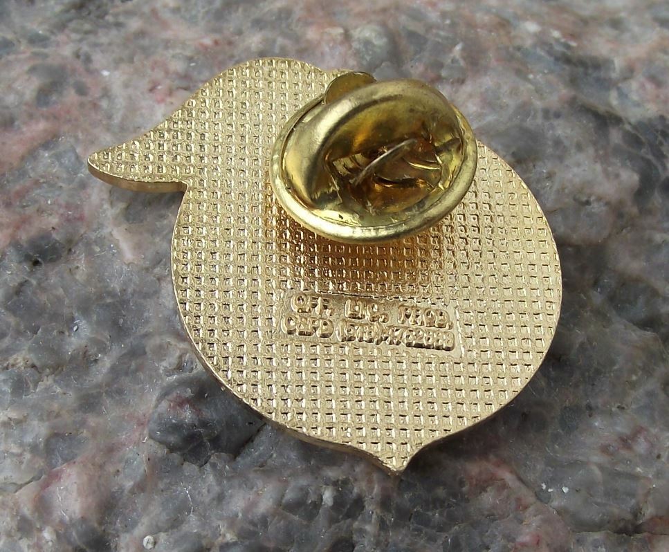 1985 Peach Bowl Atlanta Georgia College American Football Pin Badge - Badgecrazy
