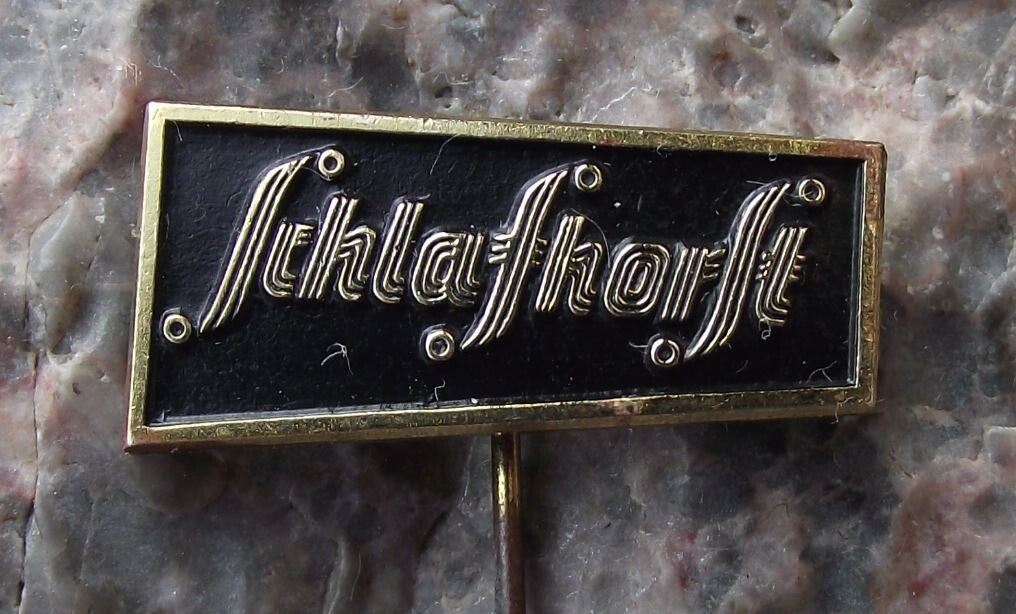 Vintage Schlafhorst Textile Rollers Spinning Machinery West Germany Pin Badge - Badgecrazy