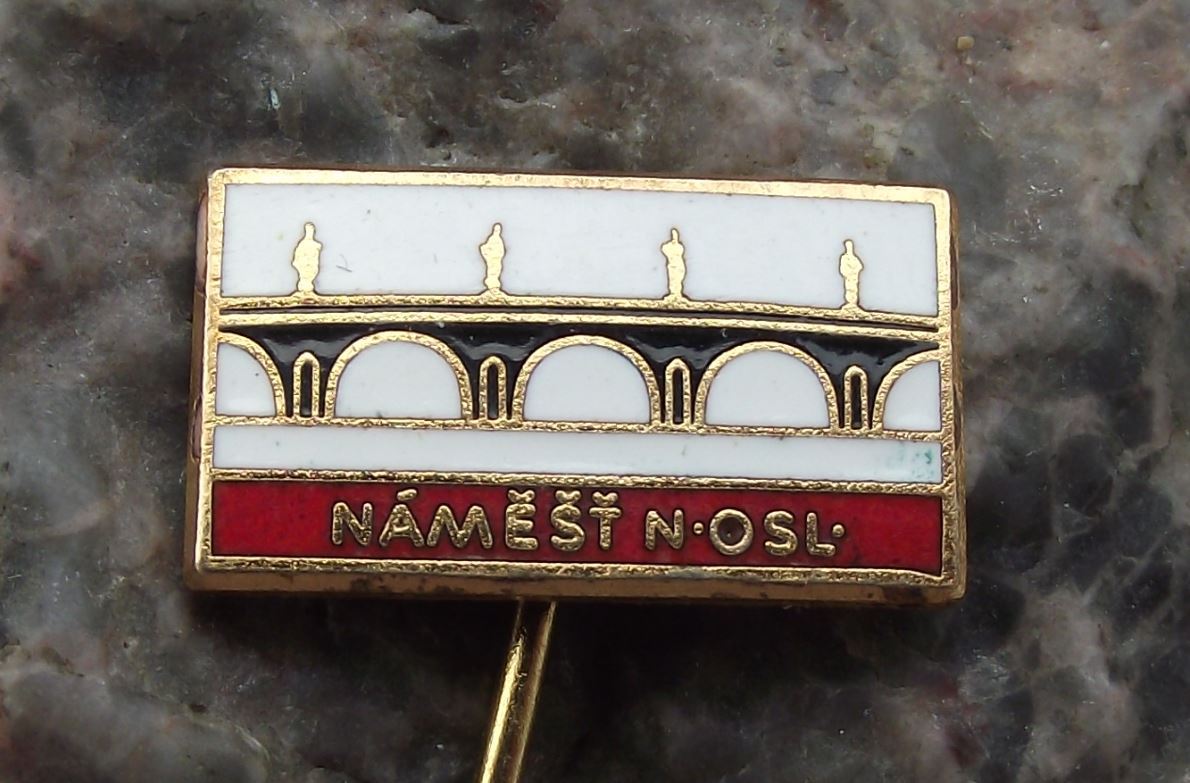 Vintage Namest nad Oslavou Small Charles Bridge Czech Tourist Pin Badge - Badgecrazy