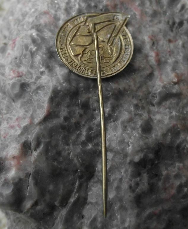 1954 Czechoslovak Rail Workers National Trade Union Day Steam Train Pin Badge