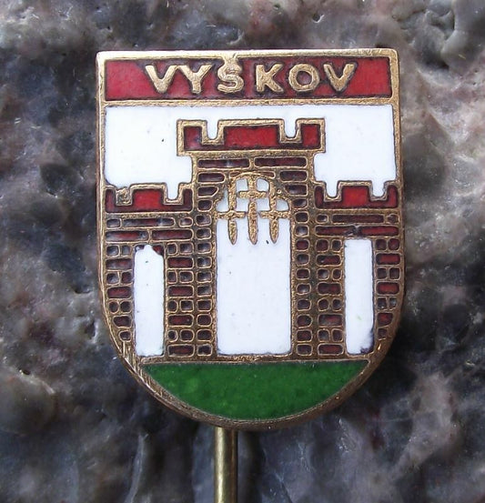 Vyskov Open Portcullis Gate Castle Walls Coat of Arms Heraldic Crest Pin Badge