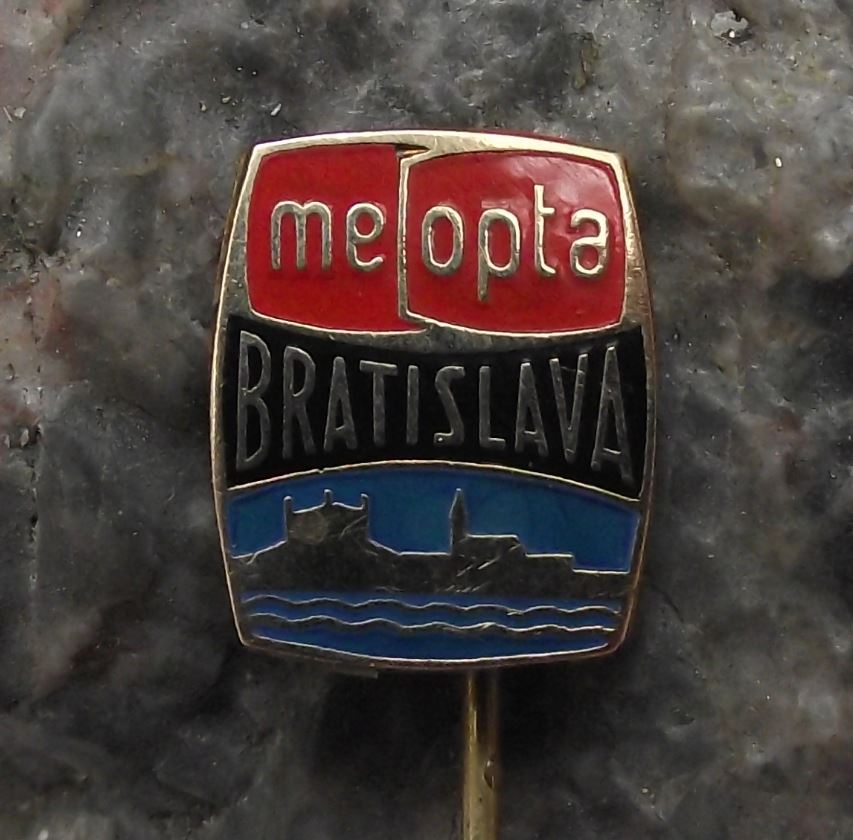 Vintage Meopta Bratislava Castle Skyline Camera Lens Viewmaster Firm Pin Badge - Badgecrazy