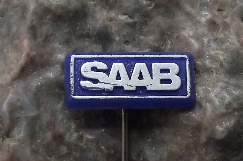 1974 Blue Plastic SAAB Swedish Automobiles Car Aircraft Maker Sweden Pin Badge - Badgecrazy