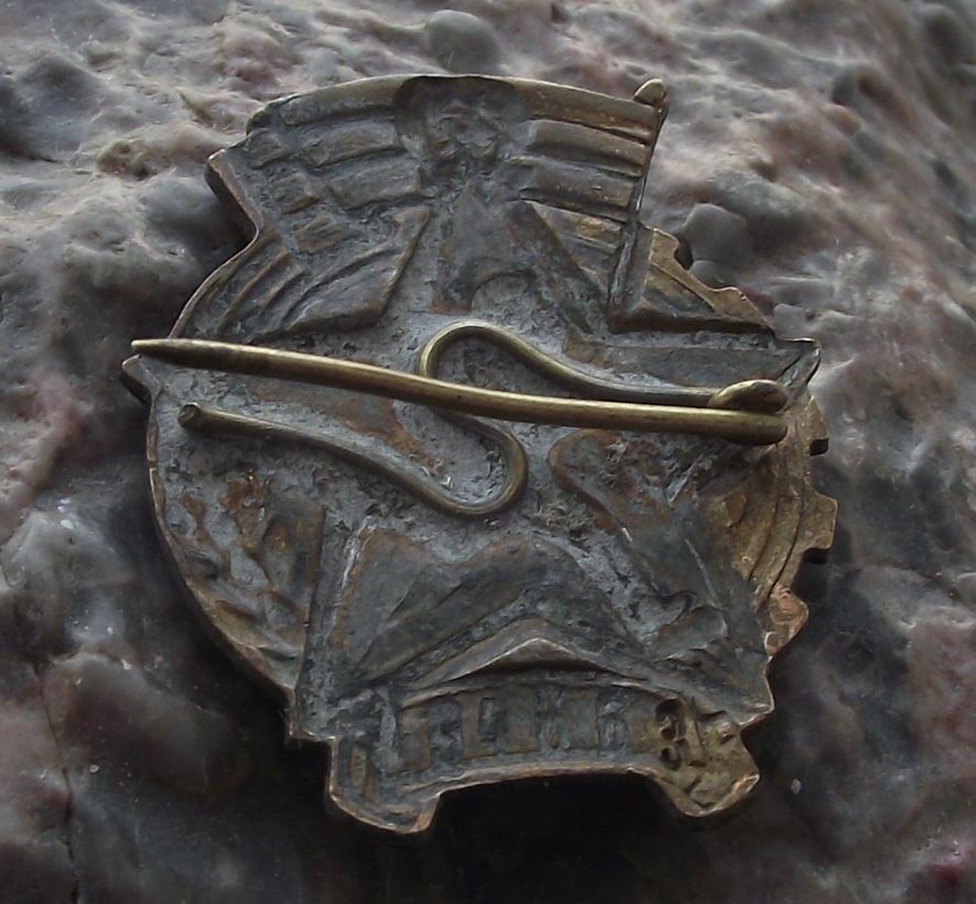 Vintage Hungary Munkara Harcra Kesz Ready Fight Communist Youth Star Pin Badge - Badgecrazy