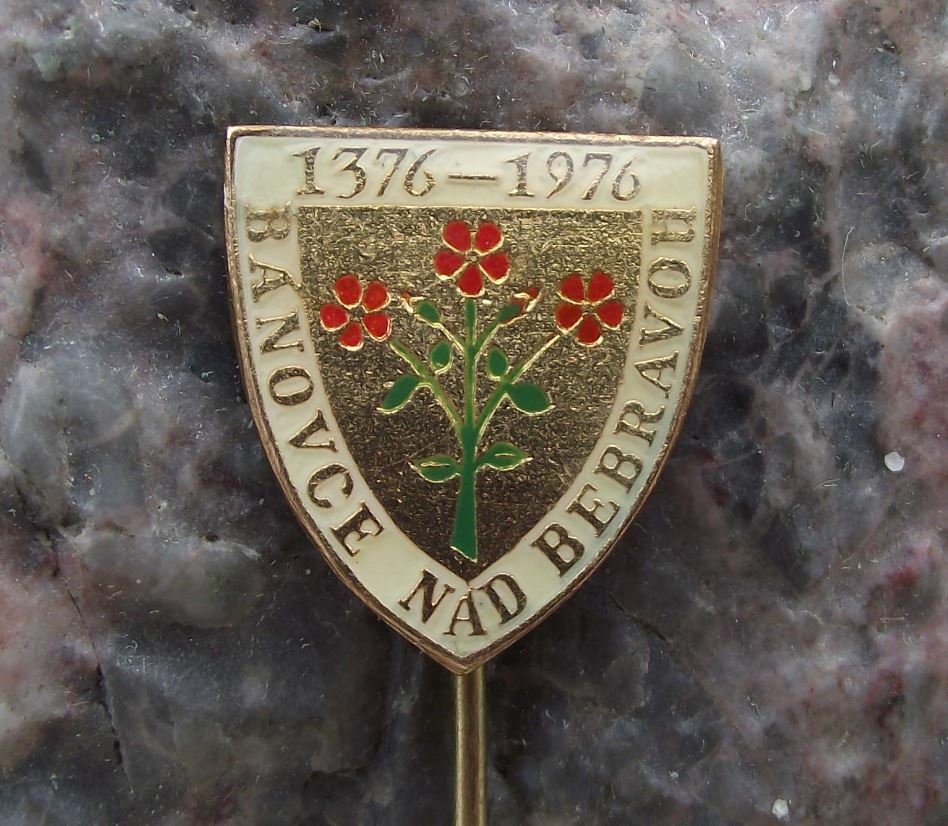 1976 Banovce nad Bebravou Town Crest 600th Anniversary Coat of Arms Pin Badge - Badgecrazy