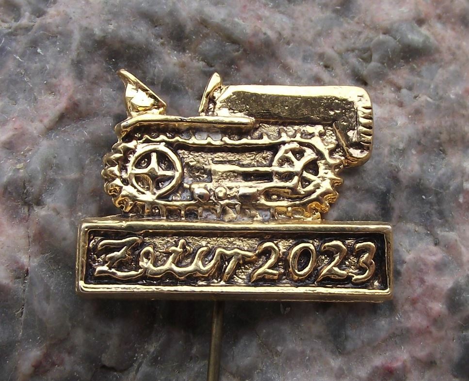 Antique Zetor 2023 Agricultural Czech Farming Farm Tracked Tractor Pin Badge - Badgecrazy