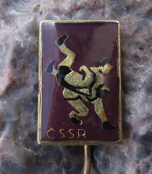 Vintage Wrestling Federation CSSR Czechoslovakia Greco Roman Fighting Pin Badge