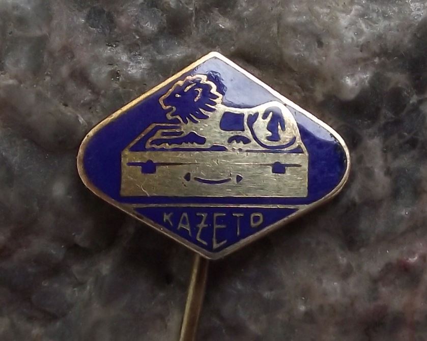 Kazeto Czech Lion Suitcase Cardboard Case Travel Products Company Pin Badge - Badgecrazy