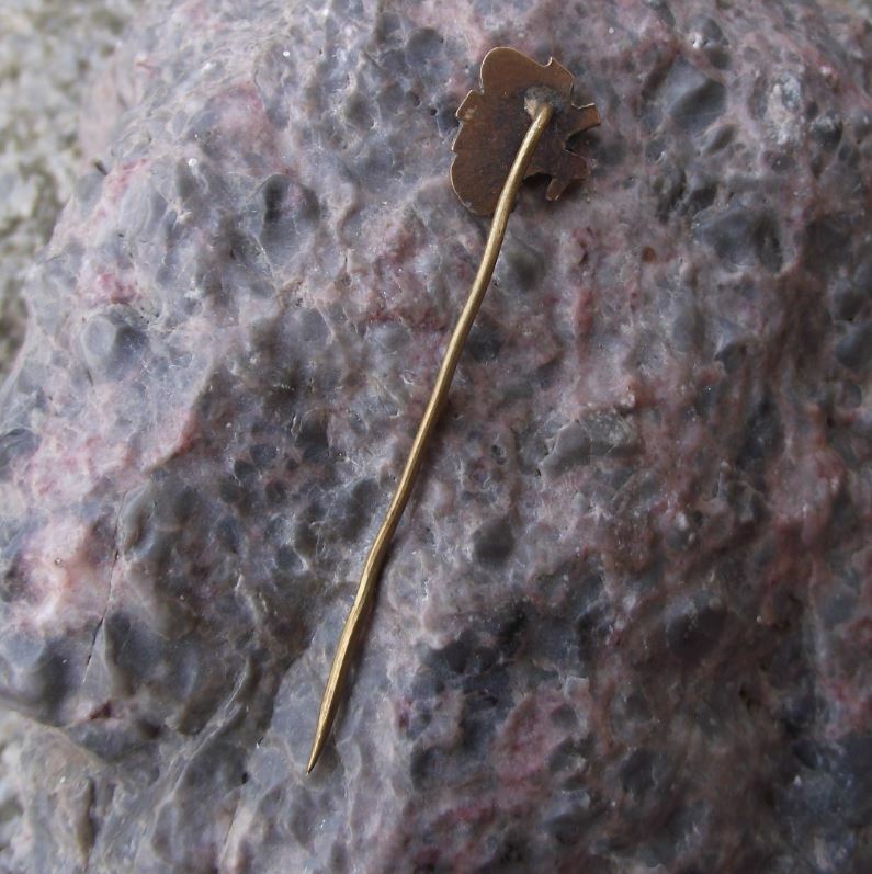 Vintage Golden Grand Piano and Black Musical Note Shaped Music Pin Badge - Badgecrazy