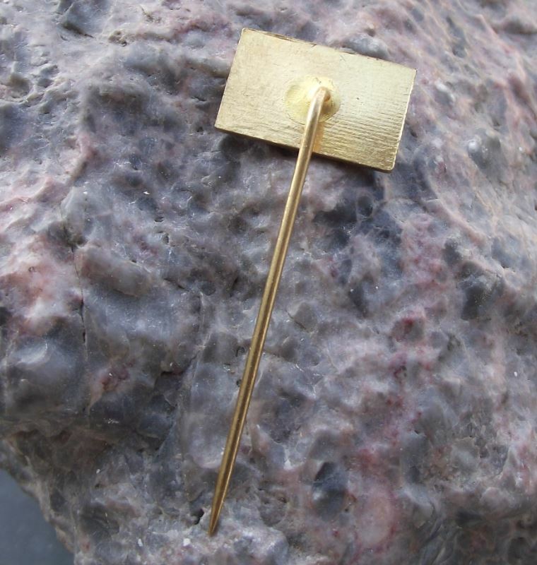 Vintage Clark Equipment Company USA Construction Fork Lift Truck Firm Pin Badge - Badgecrazy