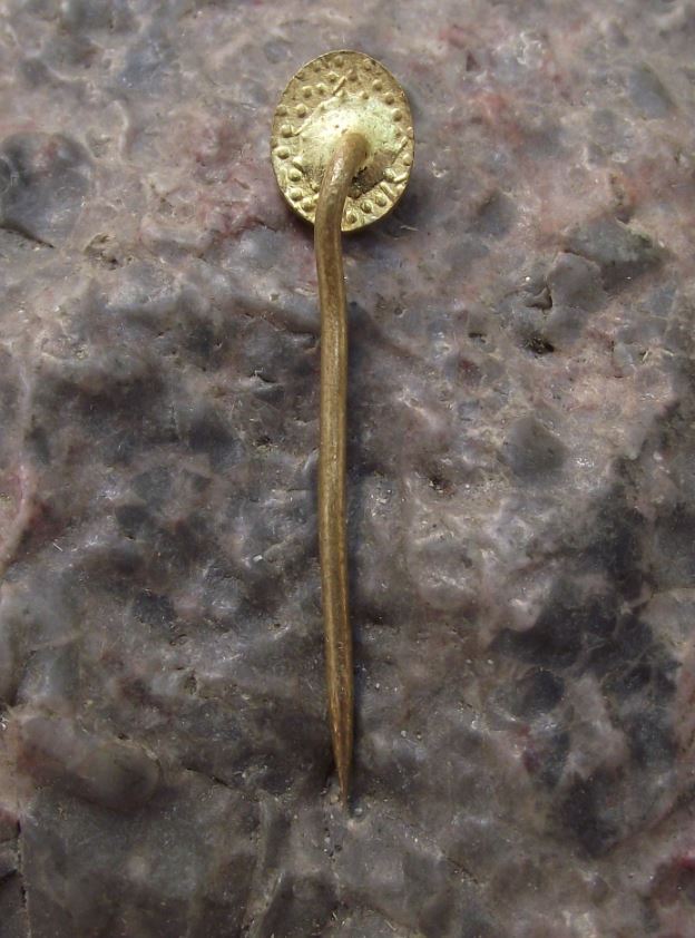 Small Discrete Roman Greek Elegant Woman Lady Goddess Golden Bust Pin Badge - Badgecrazy