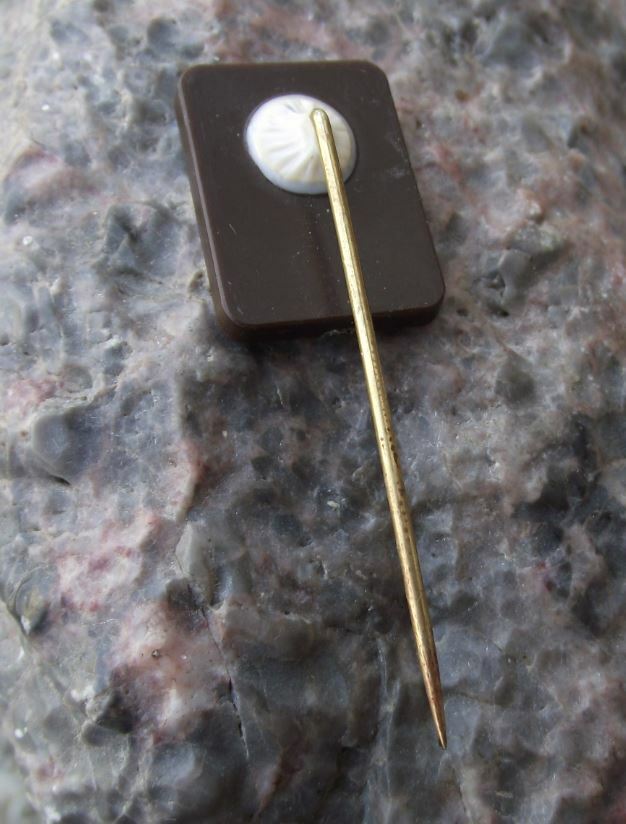 1970 Berlin 4th Conference of Textile Workers Loom Sewing Machine Pin Badge - Badgecrazy