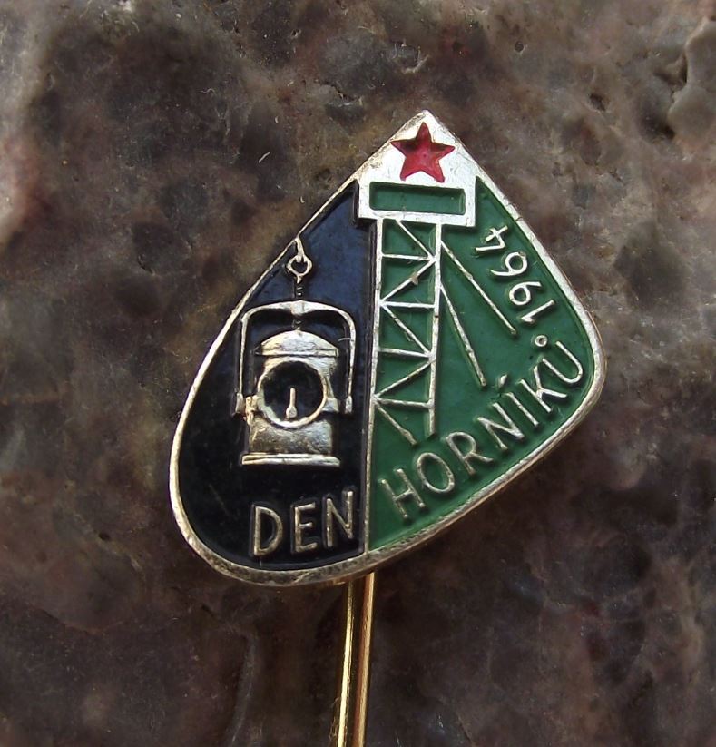 1964 National Czech Mining Miners Day Coal Mine Crossed Hammers Shaft Pin Badge - Badgecrazy