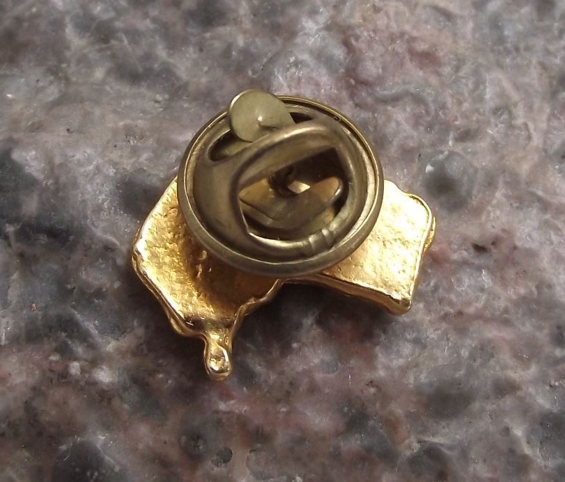 Map of Australia Golden Kangaroo with Opal Stones Inset Brooch Pin Badge - Badgecrazy