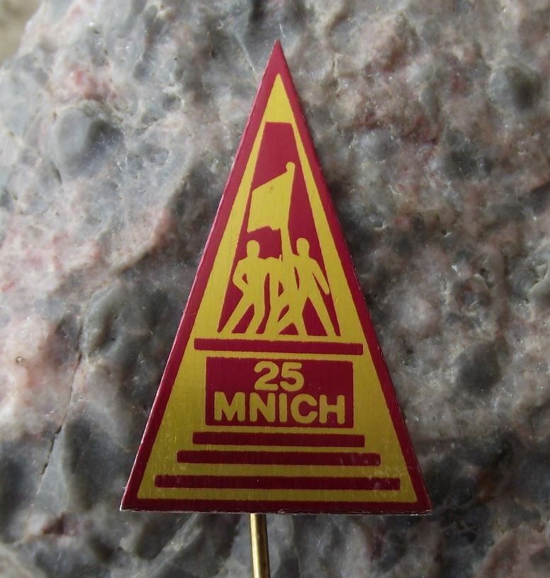1970 Mnich Czechoslovakia Paratrooper Resistance Partisans Memorial Pin Badge - Badgecrazy