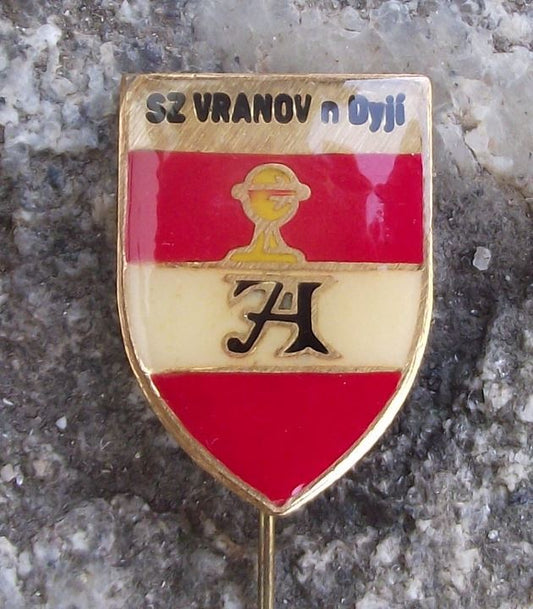 SZ Vranov nad Dyja State Castle Coat of Arms Official Heraldic Crest Pin Badge - Badgecrazy