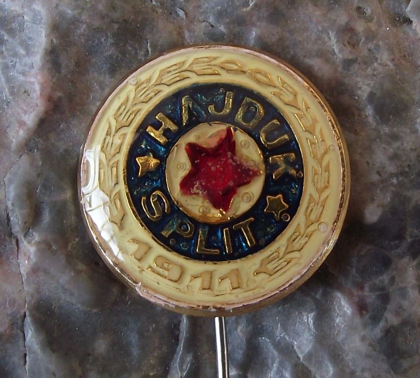 HNK Hejduk Split Croatia Football Soccer Club 1911 Red Star FC Pin Badge - Badgecrazy