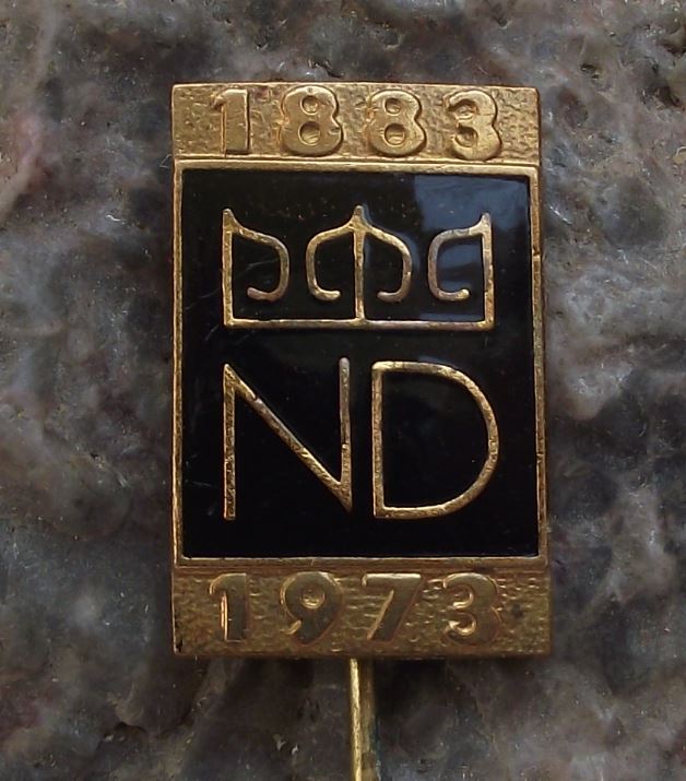 1973 Czech National Theater Prague Theatre Divadlo 90th Anniversary Pin Badge - Badgecrazy