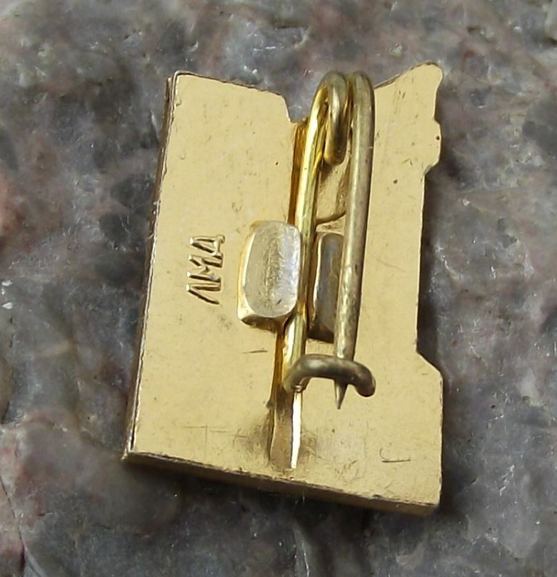 Vintage BAHX Building Boom Crane Russia Exhibition Centre Construction Pin Badge - Badgecrazy