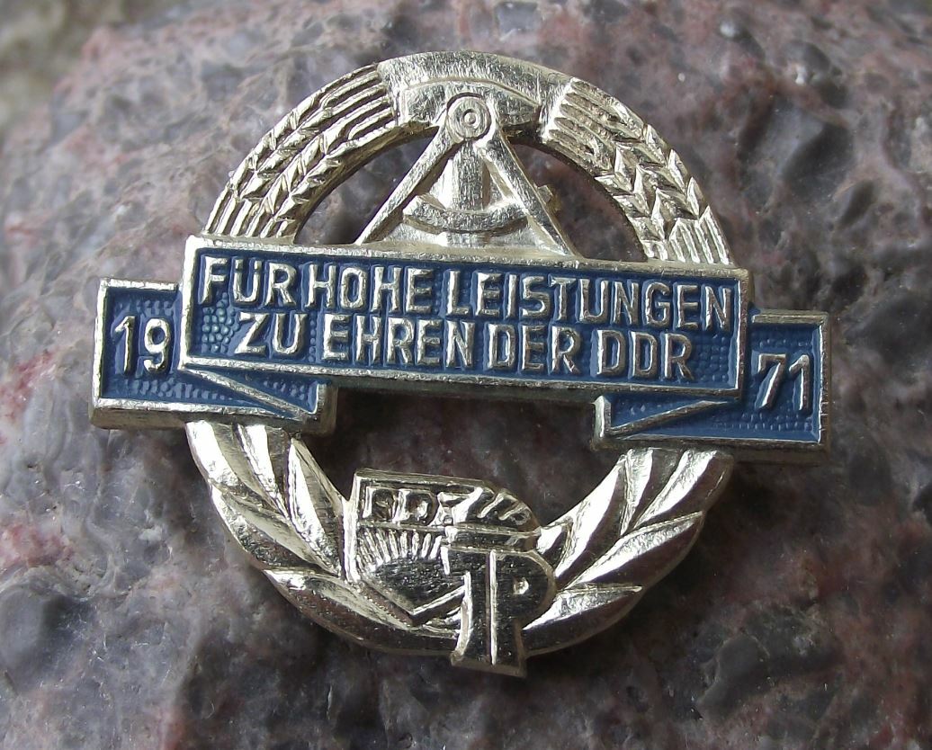 1971 FDJ East German Germany DDR Honourable Performance Award Pin Badge - Badgecrazy