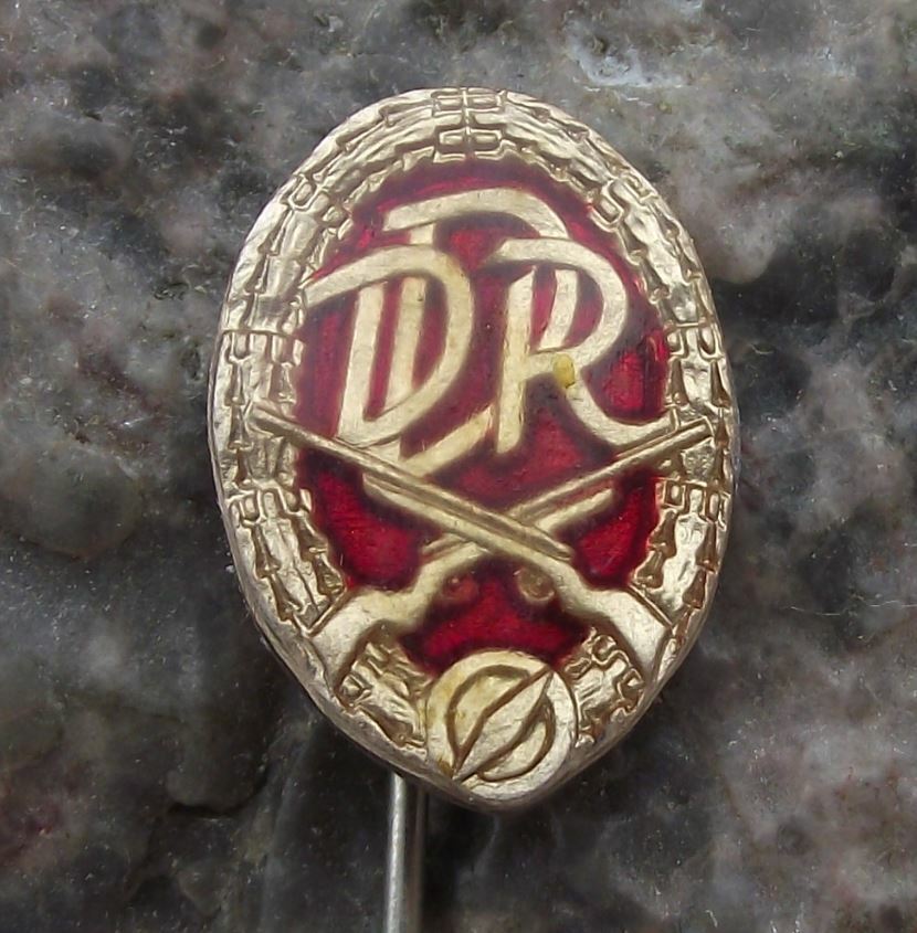 East Germany DDR Military Crossed Rifles Compass Motif Army Uniform Badge Gold - Badgecrazy