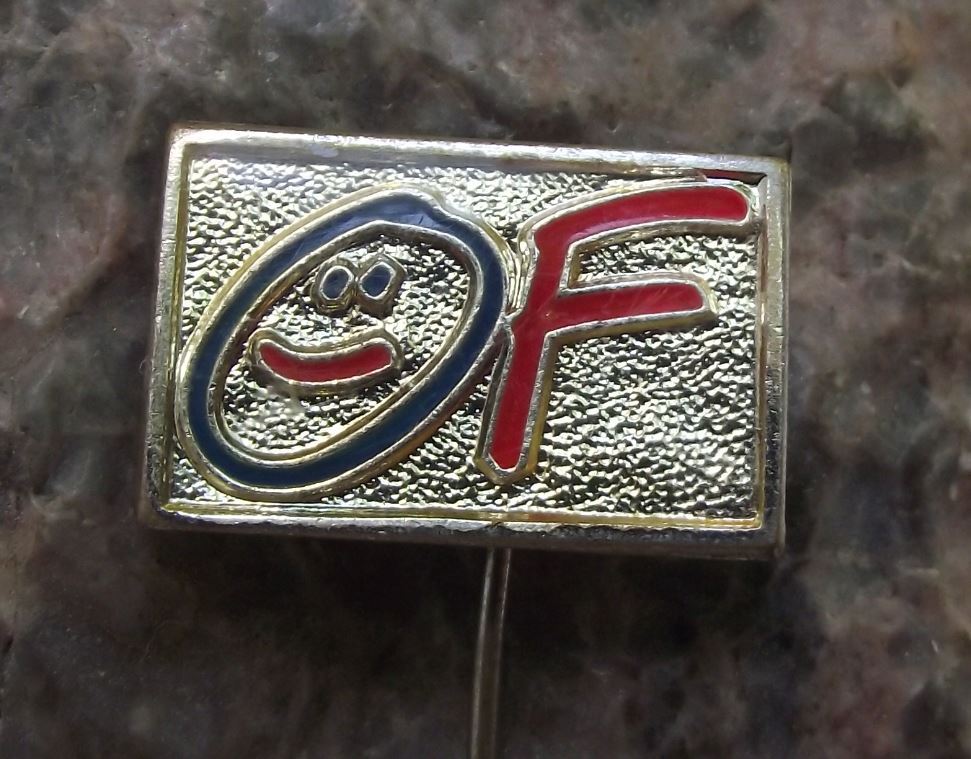 Czech Civil Forum OF Czechoslovak Democracy Vaclav Havel Smiling Face Pin Badge - Badgecrazy