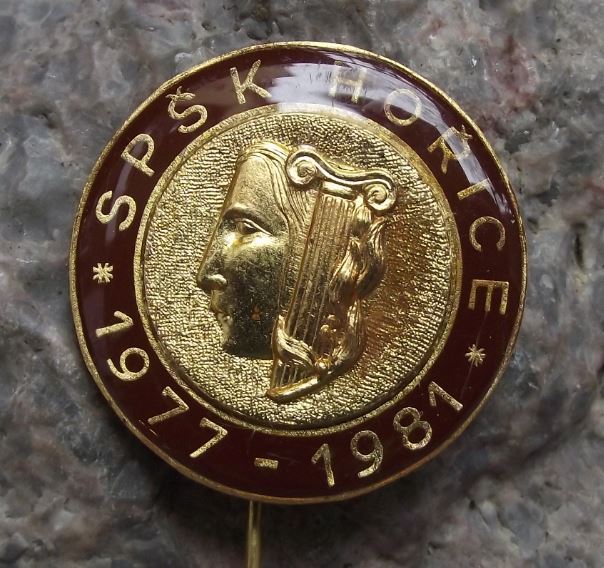 1981 Czech Masons & Sculptors School University College Horice Artist Pin Badge - Badgecrazy