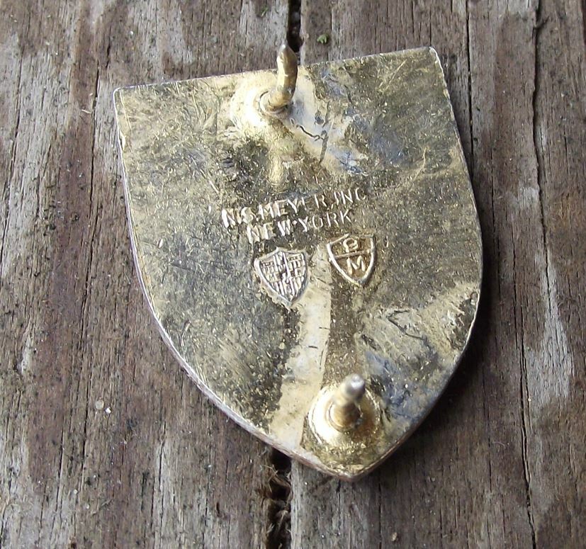 Vintage US Army 17th Field Artillery Regiment Unit Crest Fortress Pin Badge - Badgecrazy