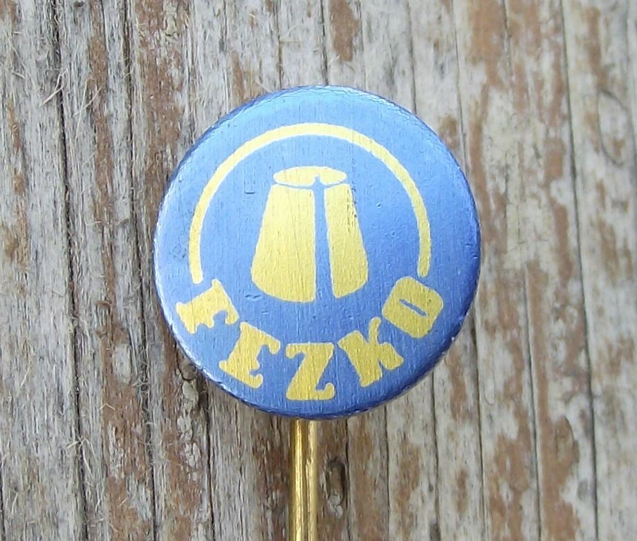 Vintage Fezko Traditional Czech Fez Maker Hat Hatter Czechoslovakia Pin Badge - Badgecrazy