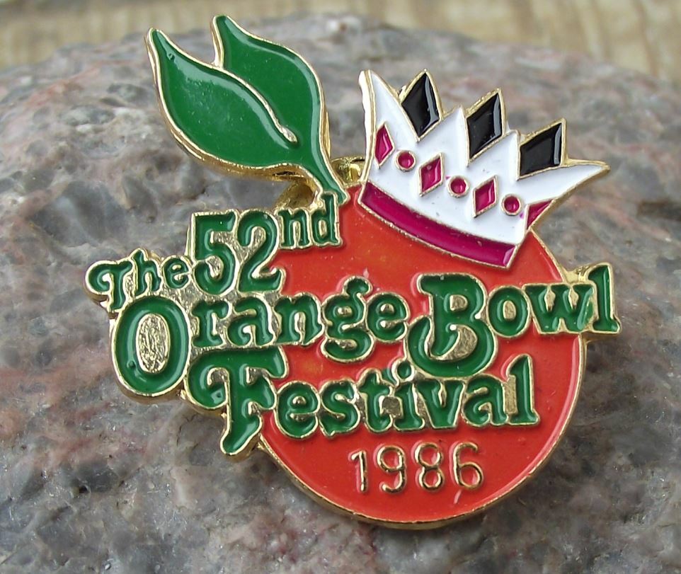 1985 Orange Bowl 52nd Festival Miami Florida College American Football Pin Badge - Badgecrazy