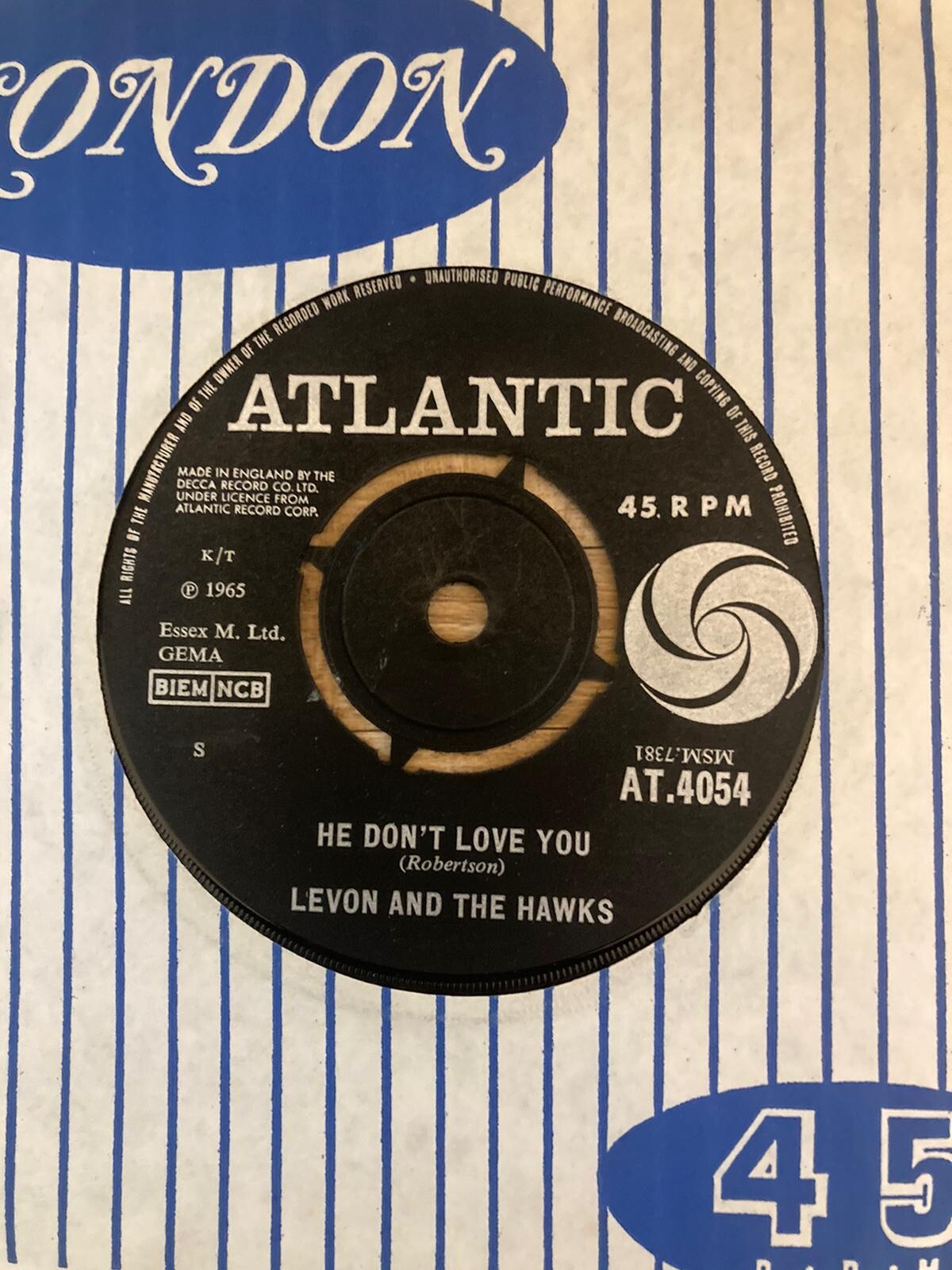 Levon and The Hawks - He don’t love you/The stones I Throw. UK Atlantic ATL 4054 - Badgecrazy