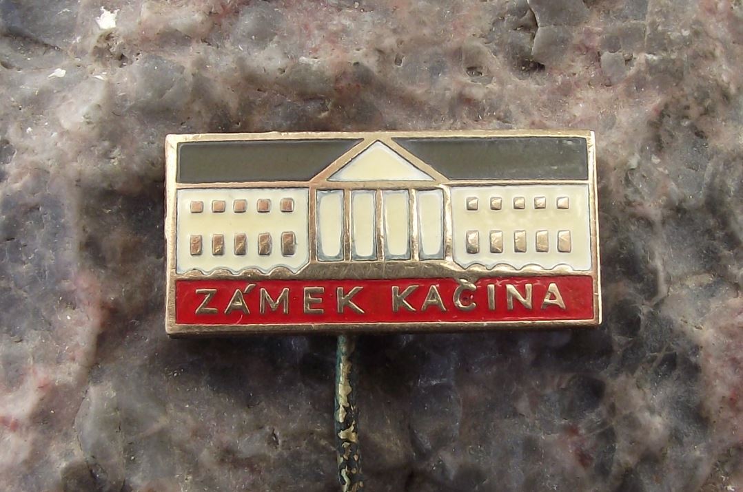 Antique Zamek Kacina Palace Chateau Bohemia Czech Tourist Souvenier Pin Badge - Badgecrazy