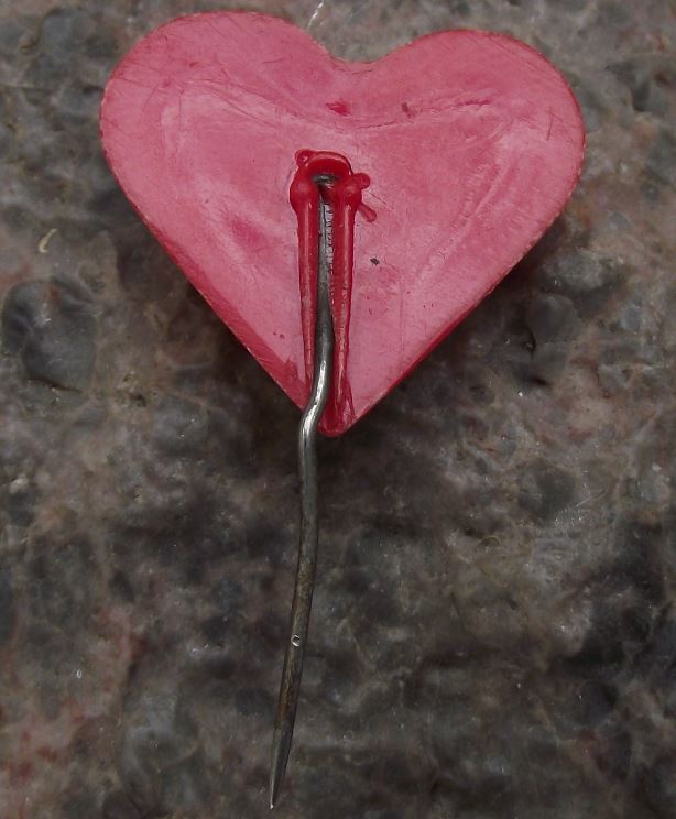 Antique Red Love Heart Valentine Mothers Womens Day Appreciation Pin Badge - Badgecrazy