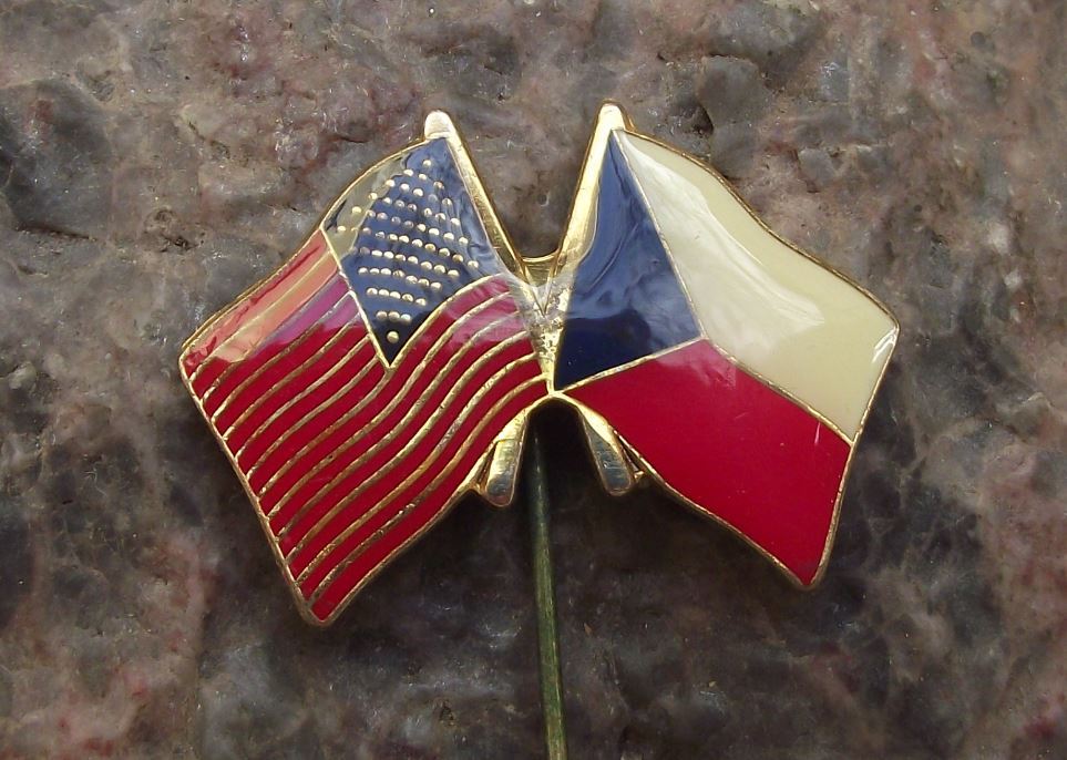 Czech and USA Flags Crossed American Stars Stripes Friendship Pin Badge - Badgecrazy