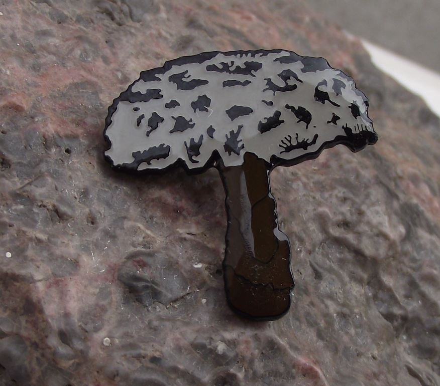 North American Old Man of the Woods Mushroom Toadstool Brooch Tie Pin Badge - Badgecrazy