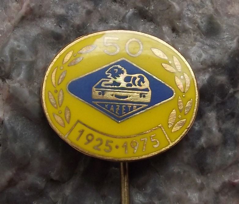 1975 Kazeto Czech Lion Suitcase Cardboard Case Travel Products Company Pin Badge - Badgecrazy